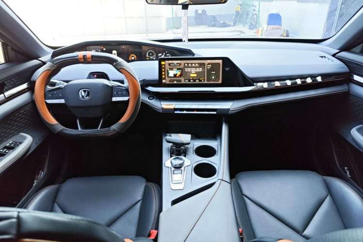 Used CHANGAN UNI-V 2022 1.5T Prestige Version Center Console