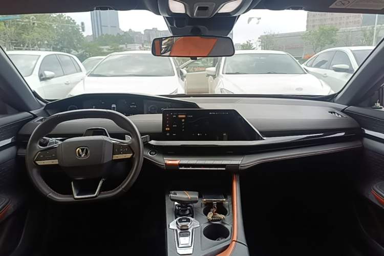Used CHANGAN UNI-V 2022 1.5T Prestige Version Center Console