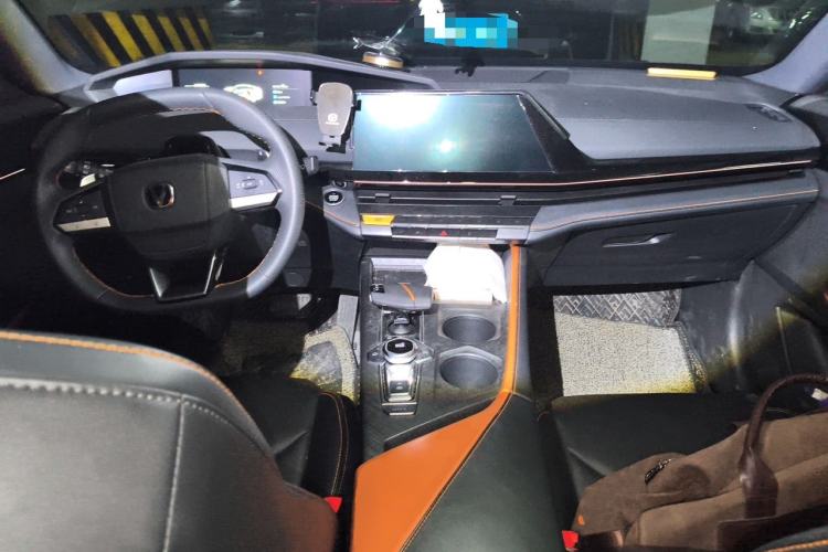 Used CHANGAN UNI-V 2022 1.5T Prestige Version Center Console