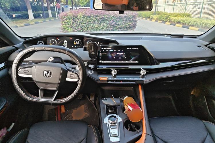 Used CHANGAN UNI-V 2022 1.5T Prestige Version Center Console