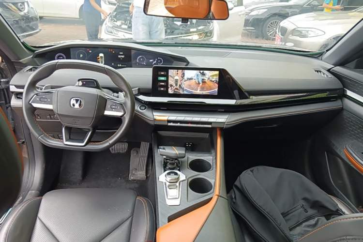 Used CHANGAN UNI-V 2022 1.5T Prestige Version Center Console