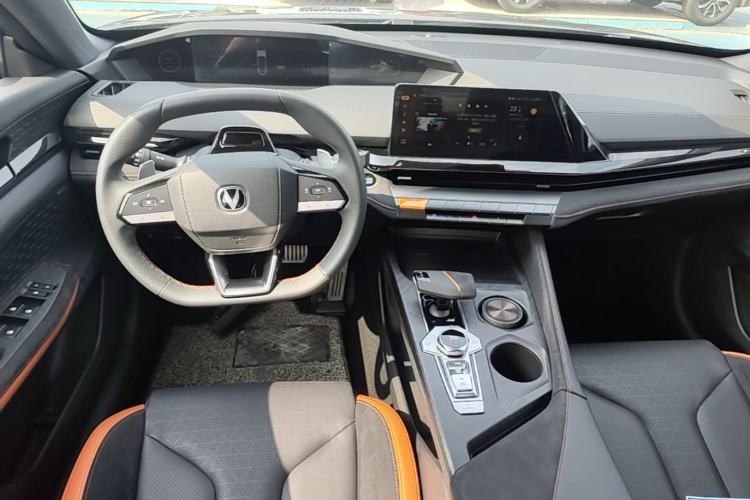 Used CHANGAN UNI-V 2022 2.0T Leading-Speed Edition Center Console