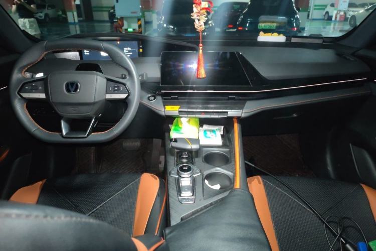 Used CHANGAN UNI-V 2022 1.5T Prestige Version Center Console