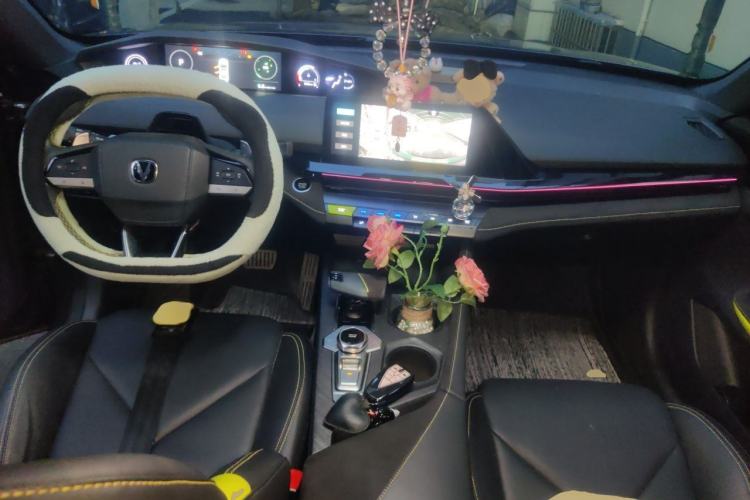 Used CHANGAN UNI-V 2022 1.5T Sport Edition Center Console