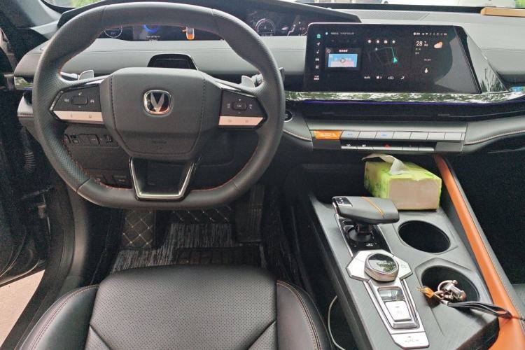 Used CHANGAN UNI-V 2022 1.5T Prestige Version Center Console