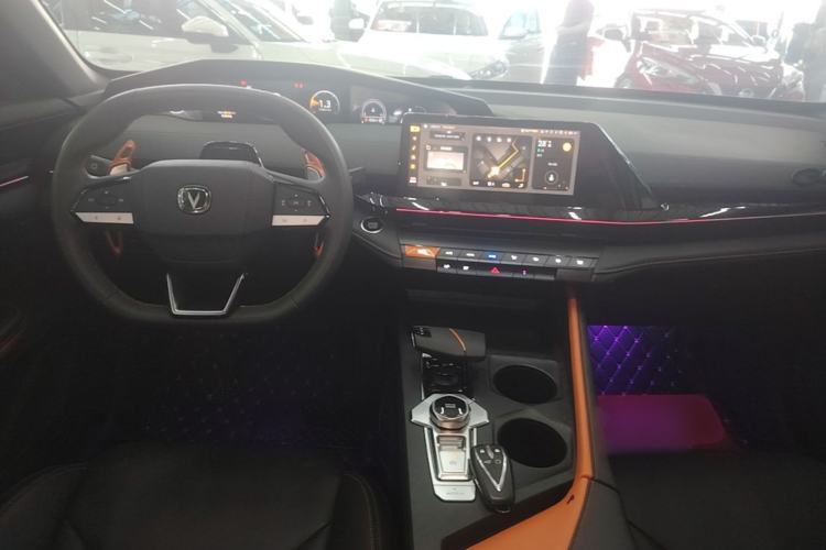 Used CHANGAN UNI-V 2022 1.5T Prestige Version Center Console
