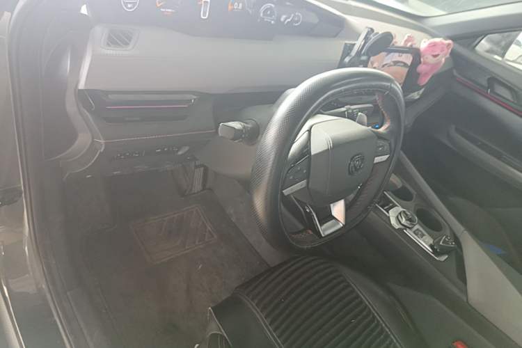 Used CHANGAN UNI-V 2022 1.5T Prestige Version Center Console
