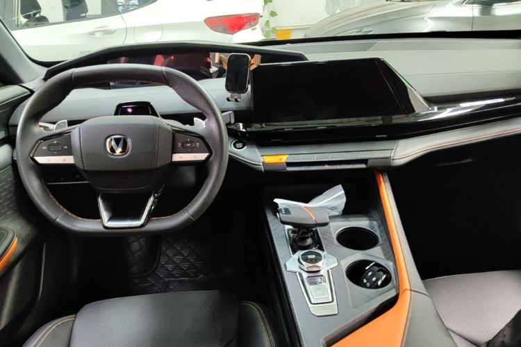 Used CHANGAN UNI-V 2022 1.5T Prestige Version Center Console