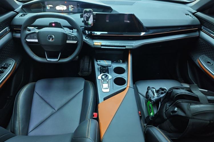 Used CHANGAN UNI-V 2022 1.5T Prestige Version Center Console