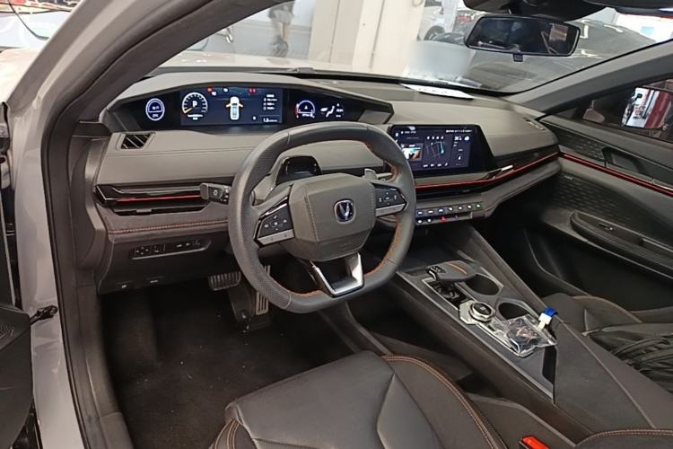 Used CHANGAN UNI-V 2022 2.0T Leading-Speed Edition Center Console