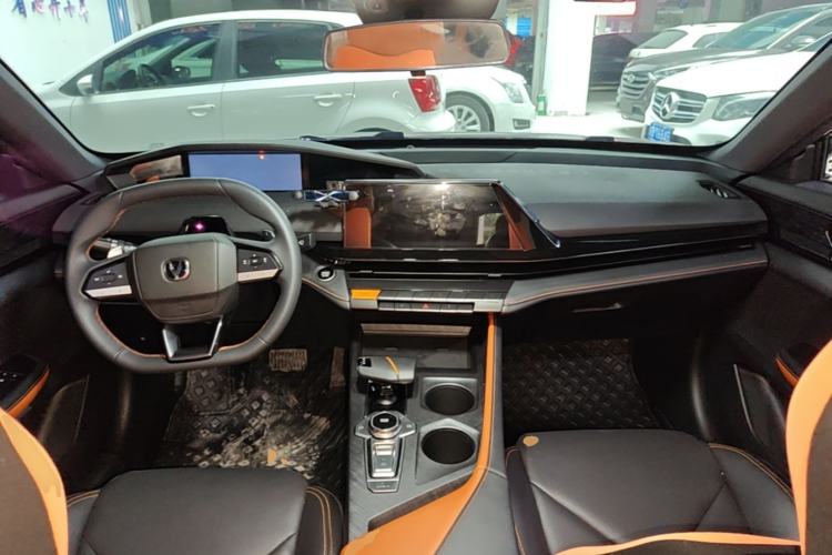 Used CHANGAN UNI-V 2022 1.5T Prestige Version Center Console