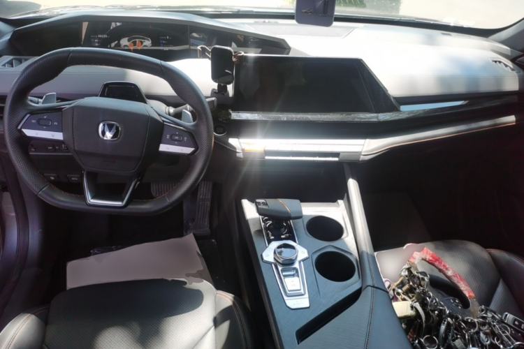 Used CHANGAN UNI-V 2022 1.5T Prestige Version Center Console