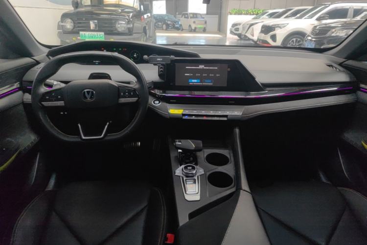 Used CHANGAN UNI-V 2022 1.5T Sport Edition Center Console