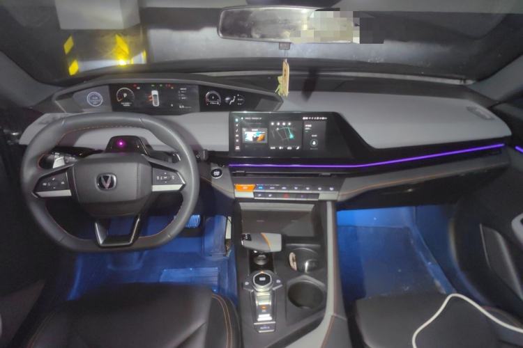 Used CHANGAN UNI-V 2022 1.5T Prestige Version Center Console