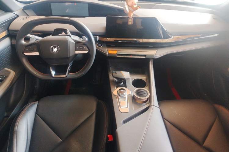 Used CHANGAN UNI-V 2022 1.5T Prestige Version Center Console