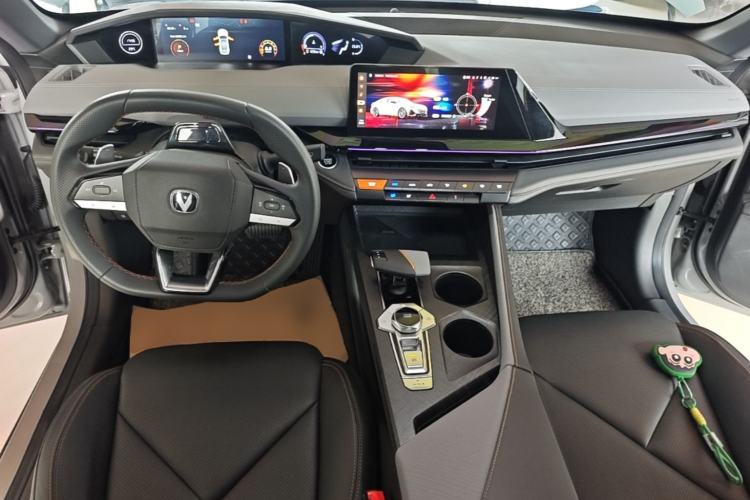 Used CHANGAN UNI-V 2022 1.5T Prestige Version Center Console