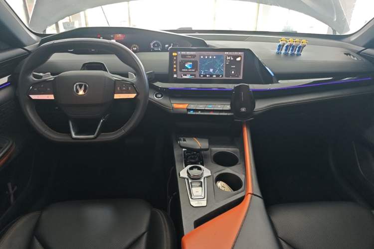Used CHANGAN UNI-V 2022 1.5T Prestige Version Center Console