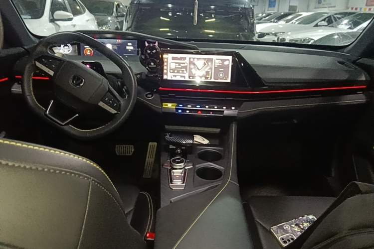 Used CHANGAN UNI-V 2022 1.5T Sport Edition Center Console