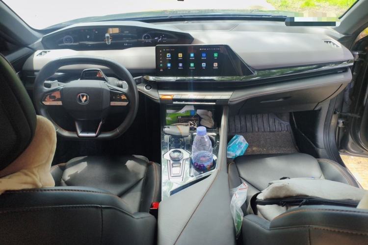 Used CHANGAN UNI-V 2022 1.5T Prestige Version Center Console