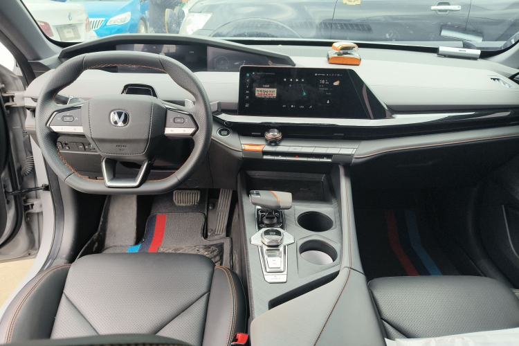 Used CHANGAN UNI-V 2022 1.5T Smart Navigation Version Center Console