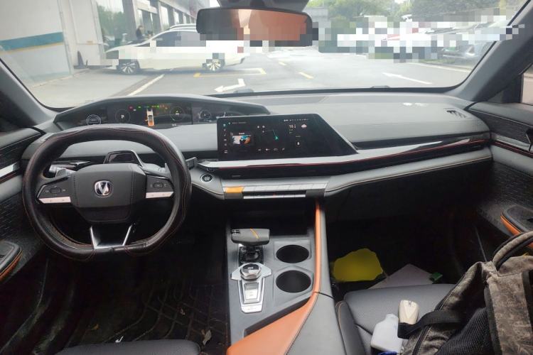 Used CHANGAN UNI-V 2022 1.5T Prestige Version Center Console