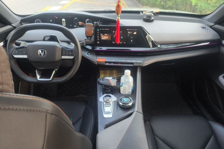 Used CHANGAN UNI-V 2022 1.5T Prestige Version Center Console