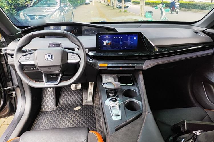 Used CHANGAN UNI-V 2022 2.0T Leading-Speed Edition Center Console