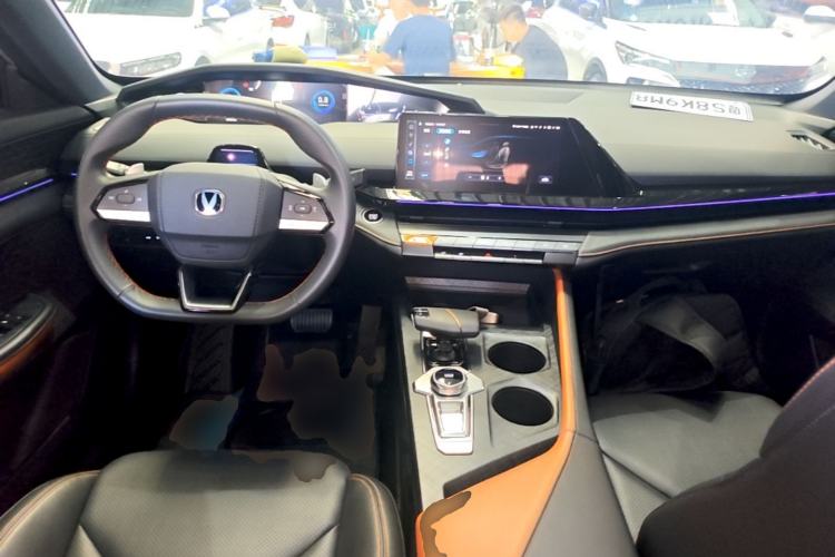 Used CHANGAN UNI-V 2022 1.5T Prestige Version Center Console