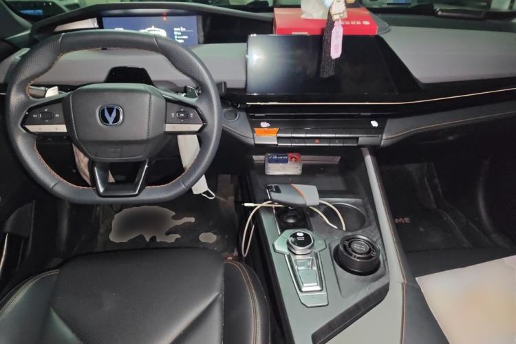 Used CHANGAN UNI-V 2022 1.5T Prestige Version Center Console