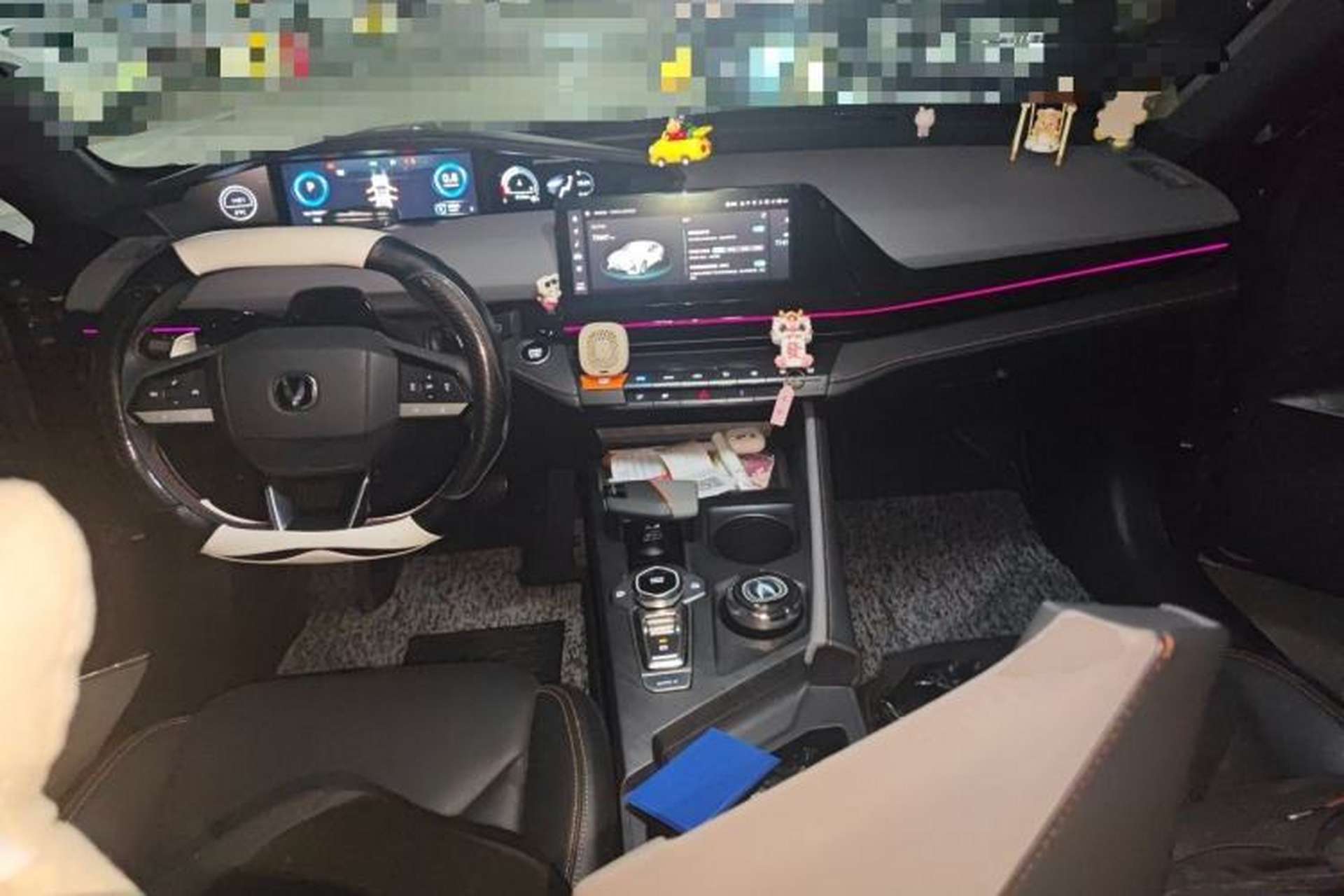 Used CHANGAN UNI-V 2022 1.5T Prestige Version Center Console