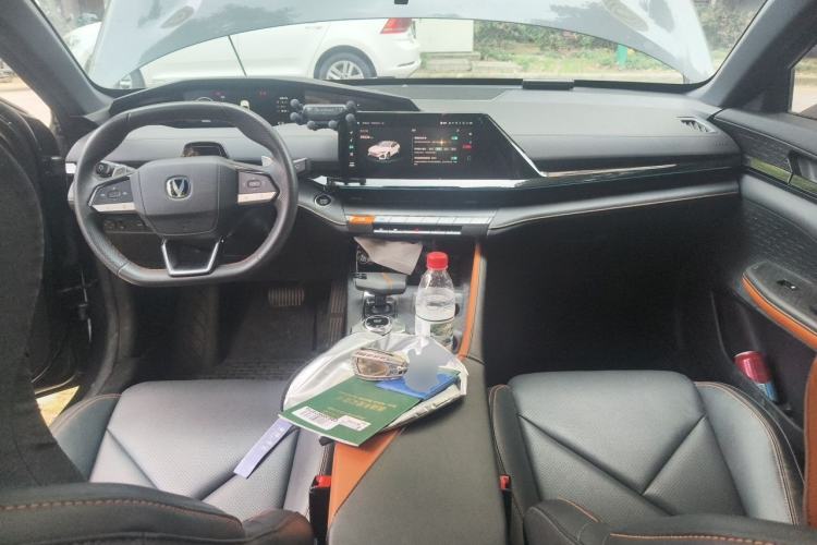 Used CHANGAN UNI-V 2022 1.5T Prestige Version Center Console