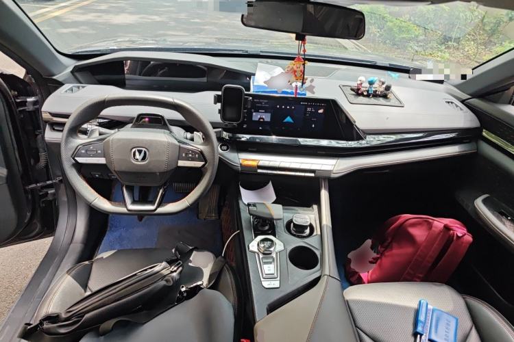 Used CHANGAN UNI-V 2022 1.5T Prestige Version Center Console