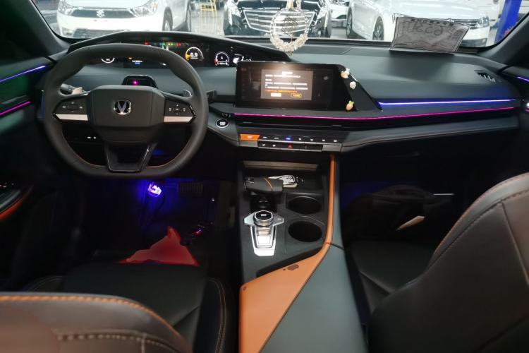 Used CHANGAN UNI-V 2022 1.5T Prestige Version Center Console