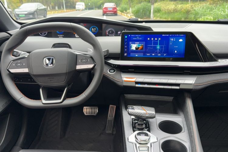 Used CHANGAN UNI-V 2022 2.0T Leading-Speed Edition Center Console