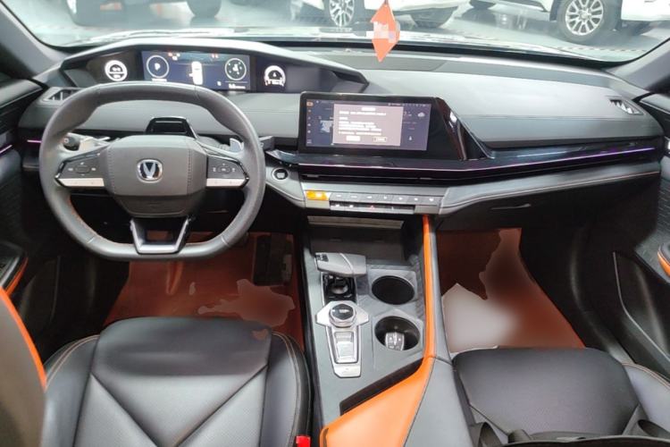 Used CHANGAN UNI-V 2022 1.5T Prestige Version Center Console