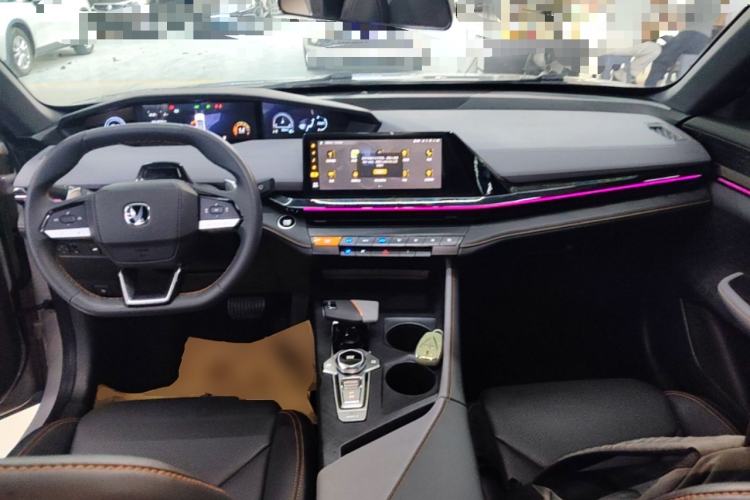 Used CHANGAN UNI-V 2022 1.5T Prestige Version Center Console