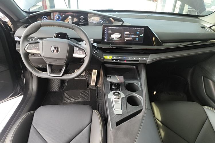 Used CHANGAN UNI-V 2022 1.5T Sport Edition Center Console