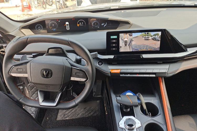 Used CHANGAN UNI-V 2022 1.5T Prestige Version Center Console