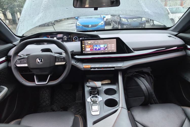 Used CHANGAN UNI-V 2022 1.5T Prestige Version Center Console