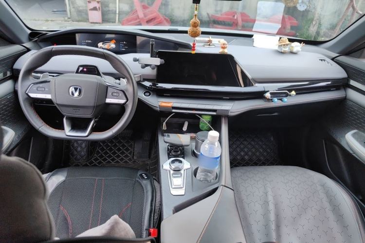 Used CHANGAN UNI-V 2022 1.5T Prestige Version Center Console