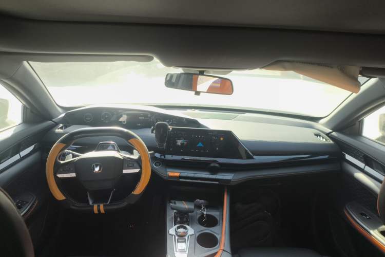 Used CHANGAN UNI-V 2022 1.5T Prestige Version Center Console
