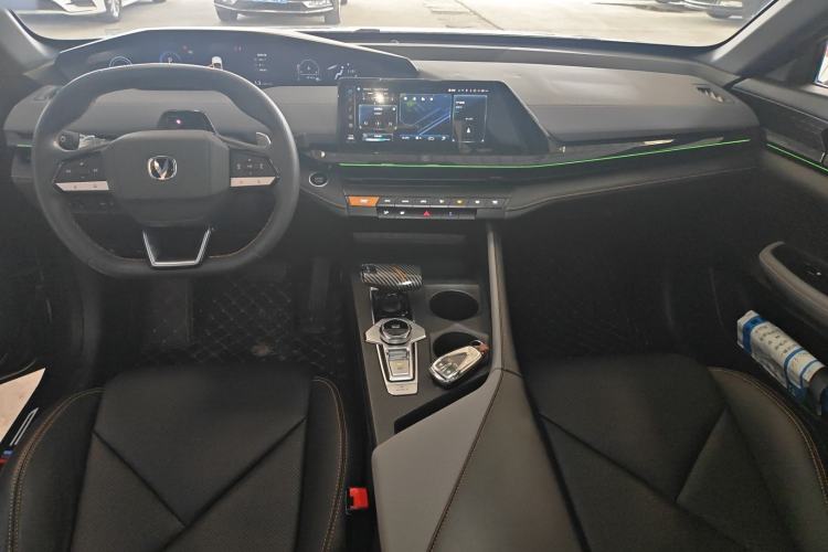 Used CHANGAN UNI-V 2022 1.5T Prestige Version Center Console
