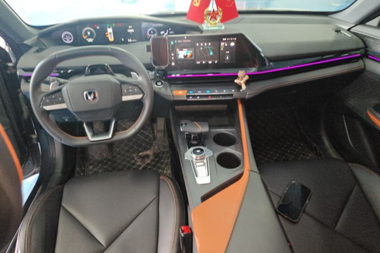 Used CHANGAN UNI-V 2022 1.5T Prestige Version Center Console