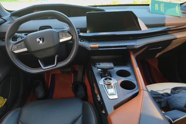 Used CHANGAN UNI-V 2022 1.5T Prestige Version Center Console