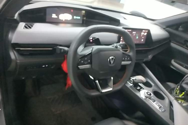 Used CHANGAN UNI-V 2022 1.5T Prestige Version Center Console