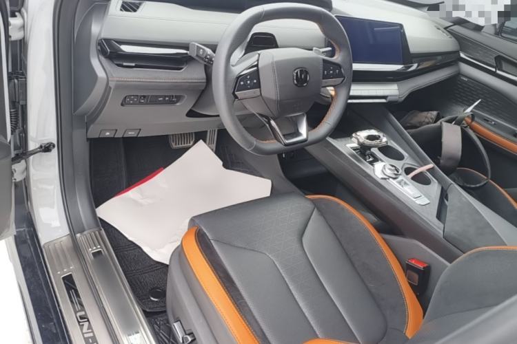 Used CHANGAN UNI-V 2022 2.0T Leading-Speed Edition Center Console