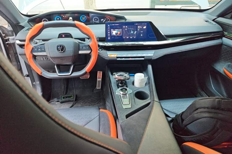 Used CHANGAN UNI-V 2022 2.0T Leading-Speed Edition Center Console