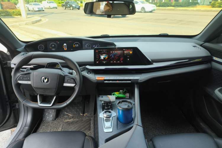 Used CHANGAN UNI-V 2022 1.5T Prestige Version Center Console