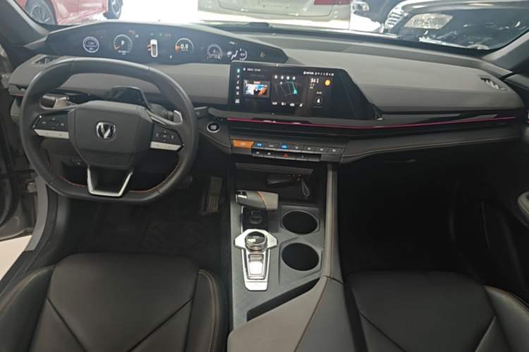Used CHANGAN UNI-V 2022 1.5T Prestige Version Center Console