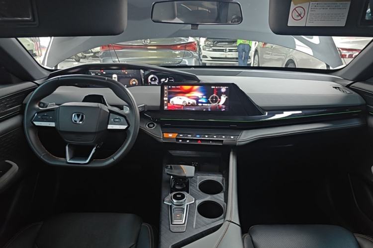 Used CHANGAN UNI-V 2022 1.5T Prestige Version Center Console